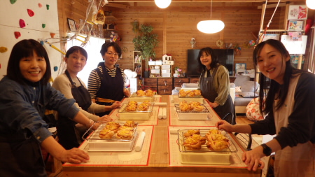 0257 第10回チャレンジサークル！～パン教室＆アロマキャンドル作り～